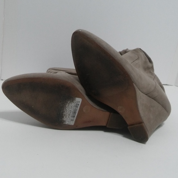 BCBG eneration tan wedge ankle booties size 7 - Picture 4 of 5